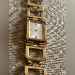 Guess U85002L1 Woman Watch Goldtone New Battery.Very Elegant Ladies Watch.upto6"